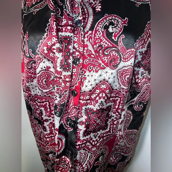 Cato Woman, 18/20W, Asian inspired satin finish short sleeve hidden button front - Picture 8 of 8